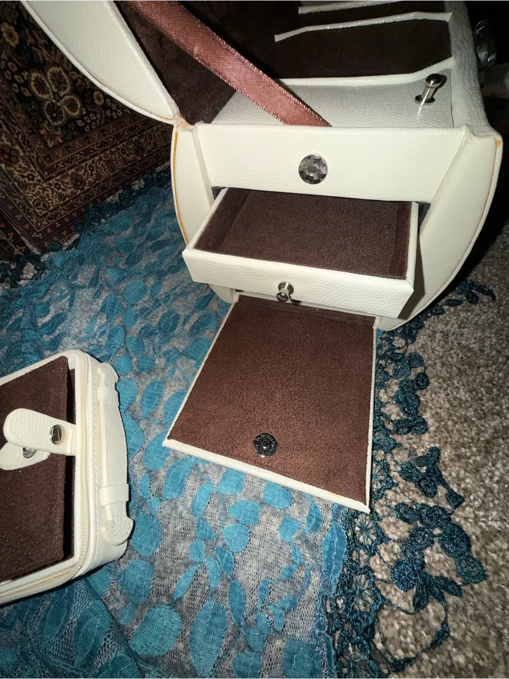 Rowallan White and Brown Jewelry Organizer Case